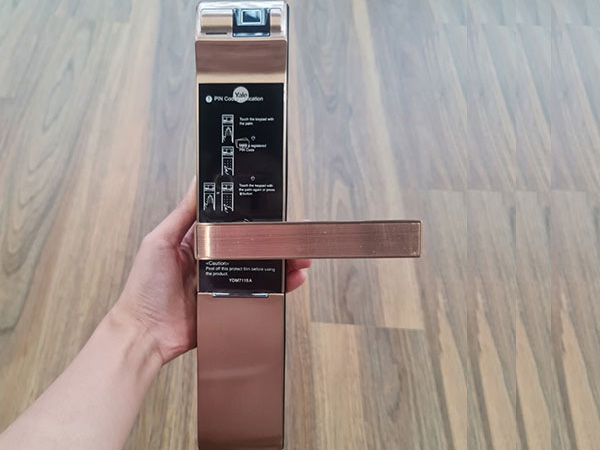 Khóa điện tử vân tay thông minh Yale 4